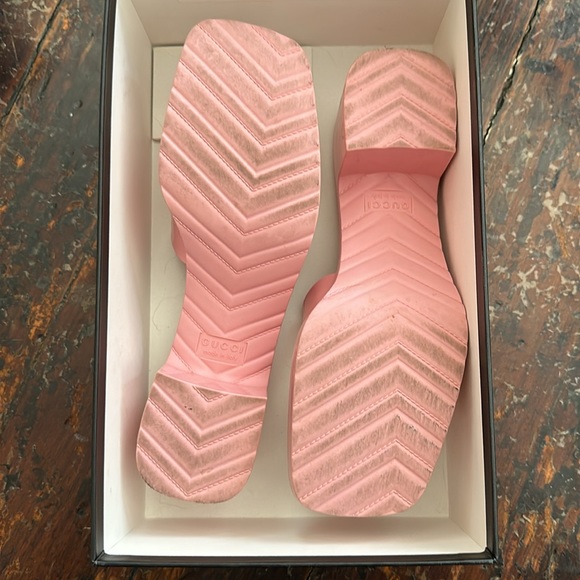 Pink Gucci rubber sandals, size 10 - Picture 4 of 5